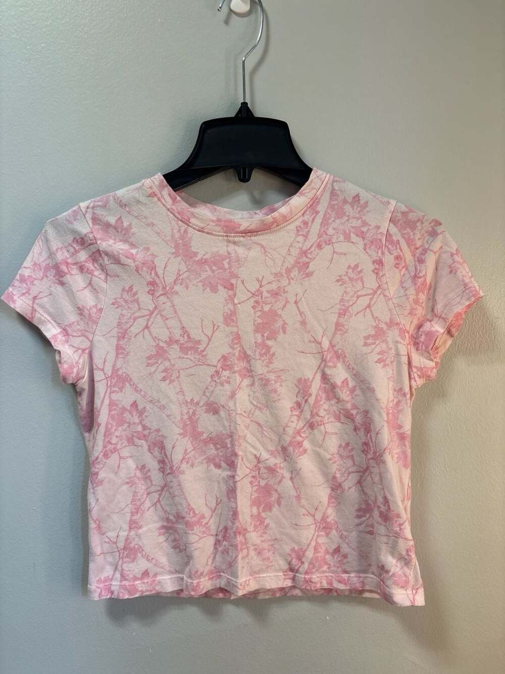 No Boundaries Pink Camo Tree Bark Pattern Short Sleeve Crop Top Tee XS